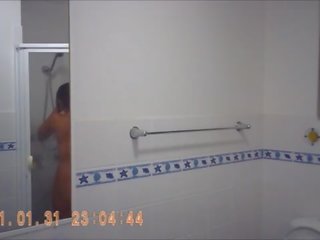 Adolescente en ducha